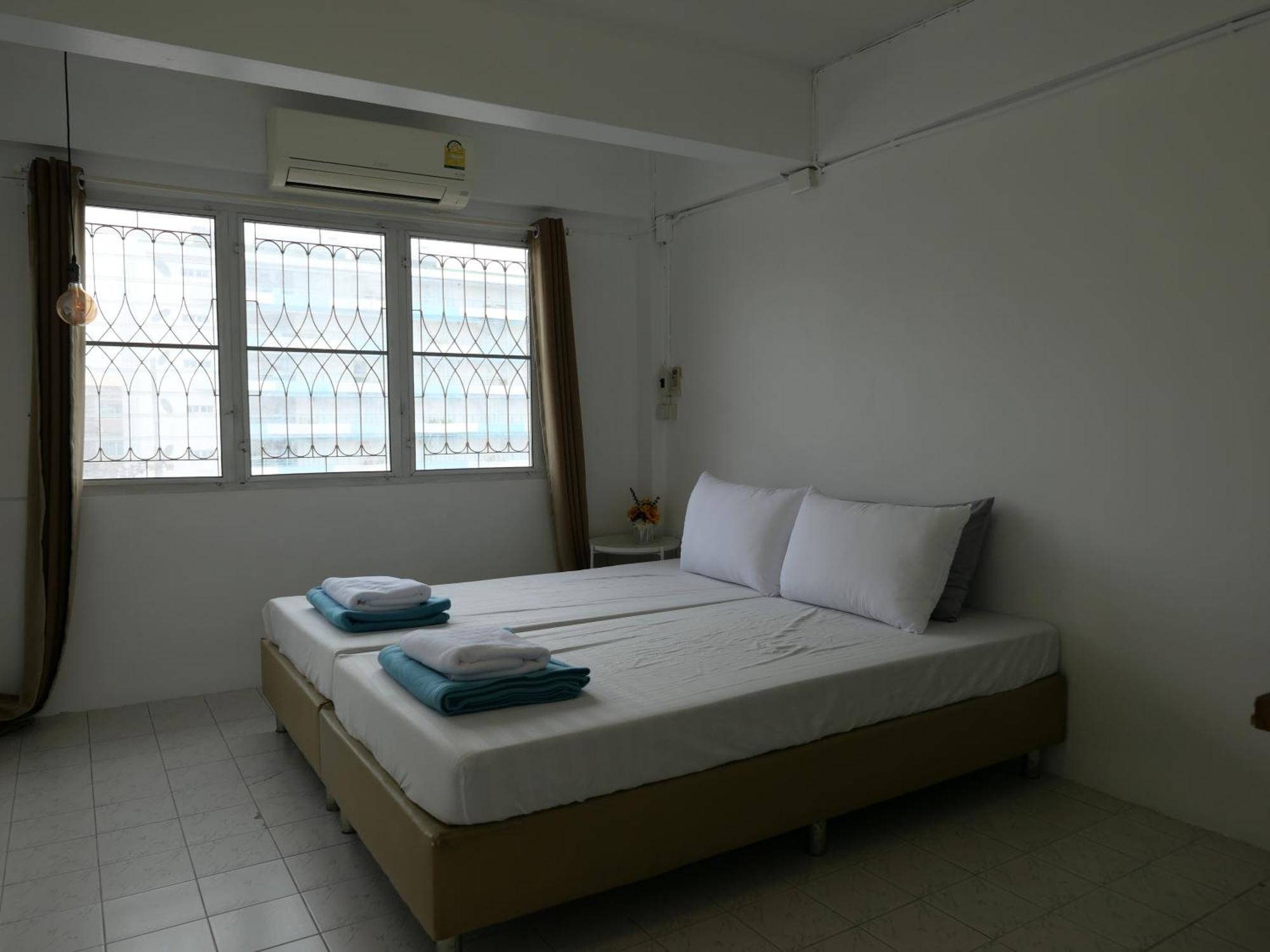 Films House Hostel Bangsaen Esterno foto